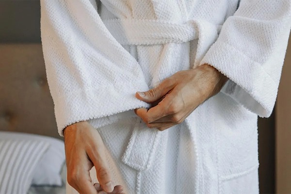 تصویر 2 از حوله تن پوش گلزار مناسب هتل‌ ها